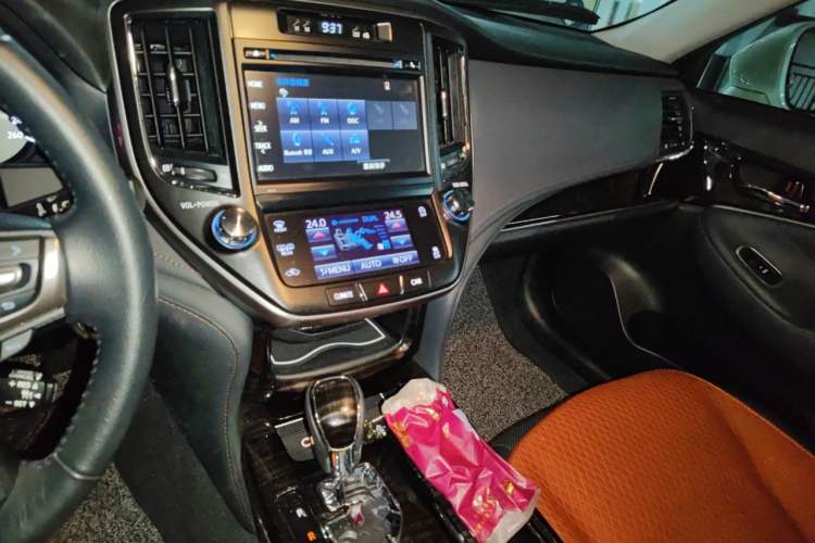 Used Toyota Crown 2015 2.0T Fashion Edition Audio And AC Panel