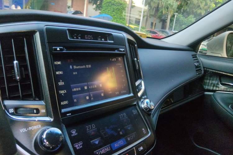 Used Toyota Crown 2015 2.0T Fashion Edition Audio And AC Panel