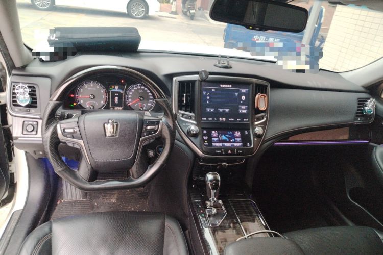 Used Toyota Crown 2015 2.0T Elite Edition Center Console
