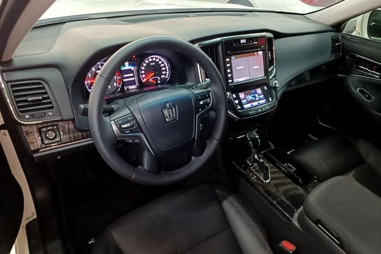 Used Toyota Crown 2015 2.0T Fashion Edition Center Console