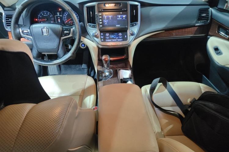 Used Toyota Crown 2015 2.5L Smart Edition Center Console