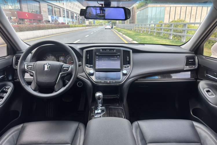 Used Toyota Crown 2015 2.5L Smart Edition Center Console