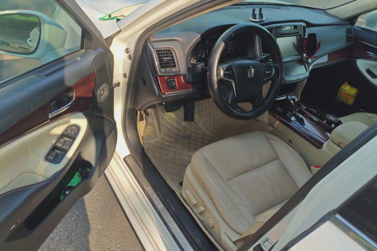 Used Toyota Crown 2015 2.0T Fashion Edition Driver Seat