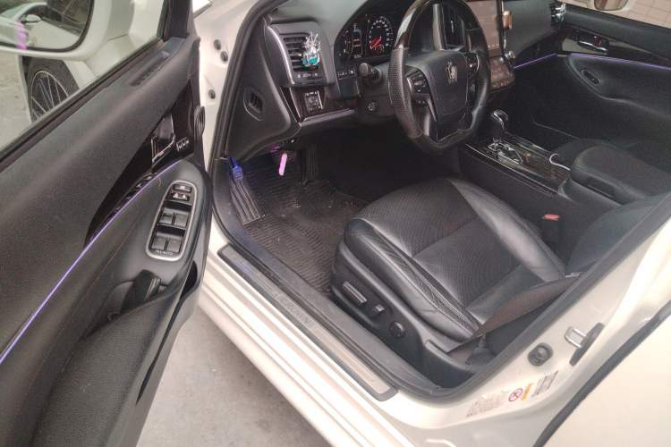 Used Toyota Crown 2015 2.0T Elite Edition Driver Seat