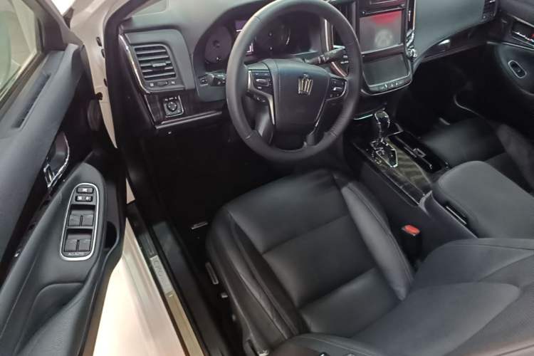 Used Toyota Crown 2015 2.0T Fashion Edition Driver Seat