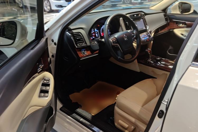 Used Toyota Crown 2015 2.5L Smart Edition Driver Seat