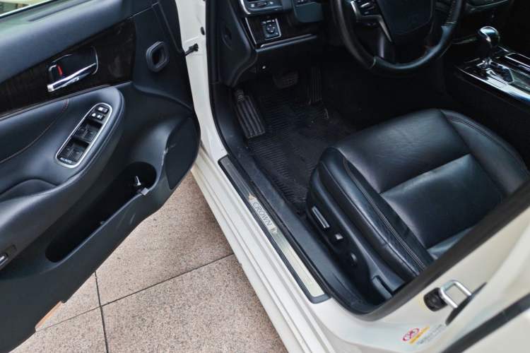 Used Toyota Crown 2015 2.0T Fashion Edition Driver Seat