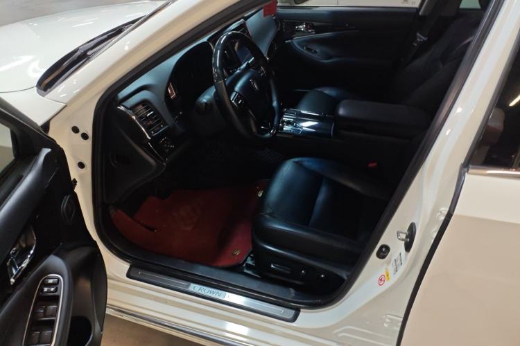 Used Toyota Crown 2015 2.0T Fashion Edition Driver Seat