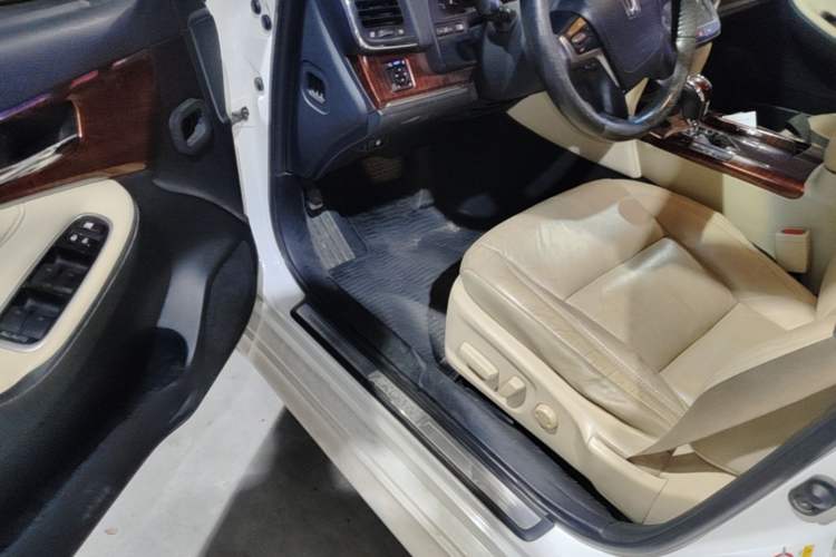 Used Toyota Crown 2015 2.5L Smart Edition Driver Seat
