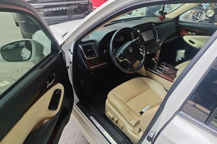 Used Toyota Crown 2015 2.0T Fashion Edition Driver Seat