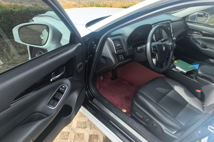 Used Toyota Crown 2015 2.0T Fashion Edition Driver Seat