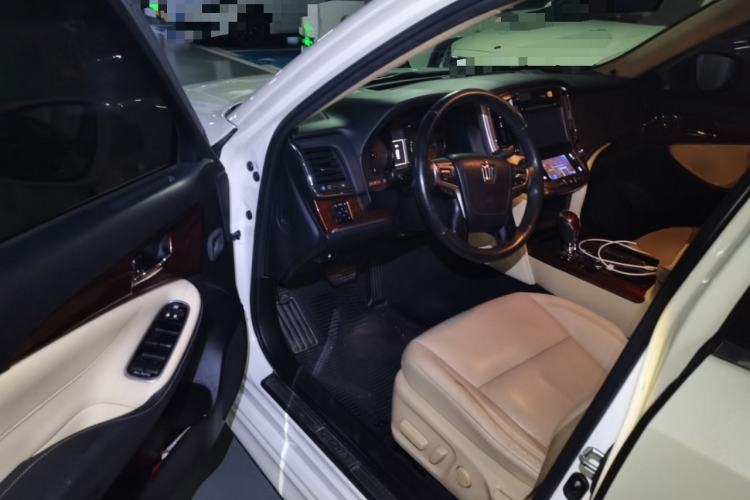 Used Toyota Crown 2015 2.0T Fashion Edition Driver Seat