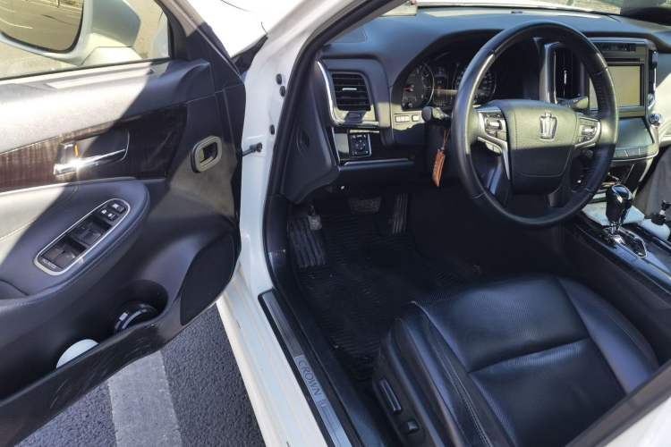 Used Toyota Crown 2015 2.0T Fashion Edition Driver Seat