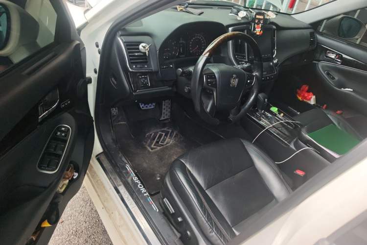 Used Toyota Crown 2015 2.0T Elite Edition Driver Seat