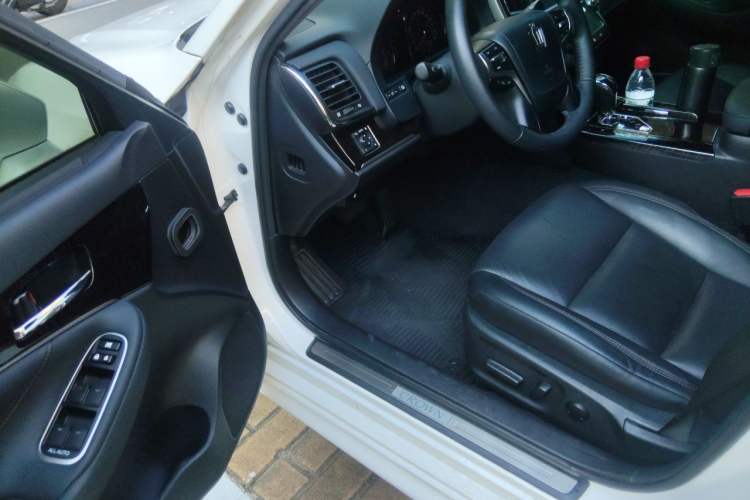 Used Toyota Crown 2015 2.0T Fashion Edition Driver Seat