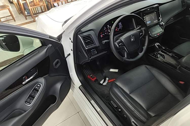 Used Toyota Crown 2015 2.0T Fashion Edition Driver Seat