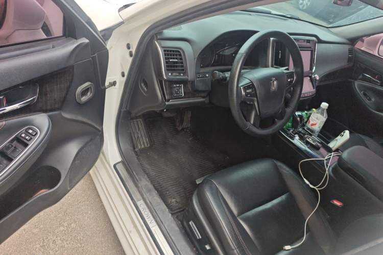 Used Toyota Crown 2015 2.0T Fashion Edition Driver Seat