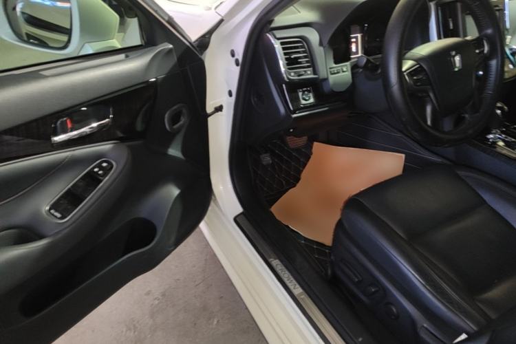 Used Toyota Crown 2015 2.0T Fashion Edition Driver Seat