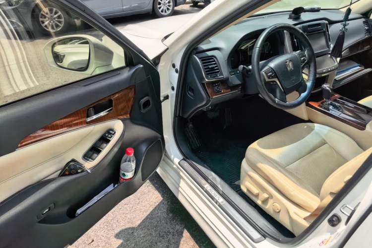 Used Toyota Crown 2015 2.0T Fashion Edition Driver Seat