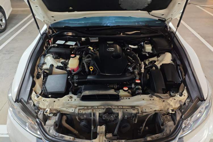 Used Toyota Crown 2015 2.0T Fashion Edition Engine Bay