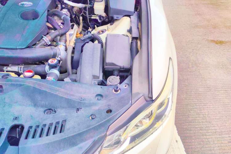 Used Toyota Crown 2015 2.0T Fashion Edition Engine Bay Left