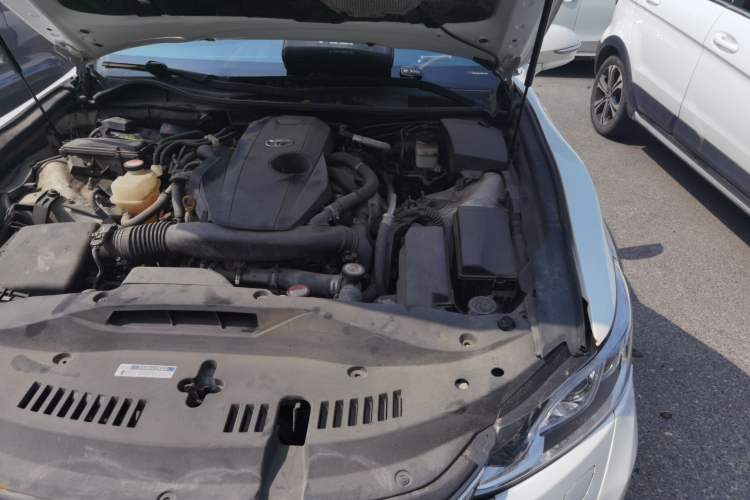 Used Toyota Crown 2015 2.0T Fashion Edition Engine Bay Left