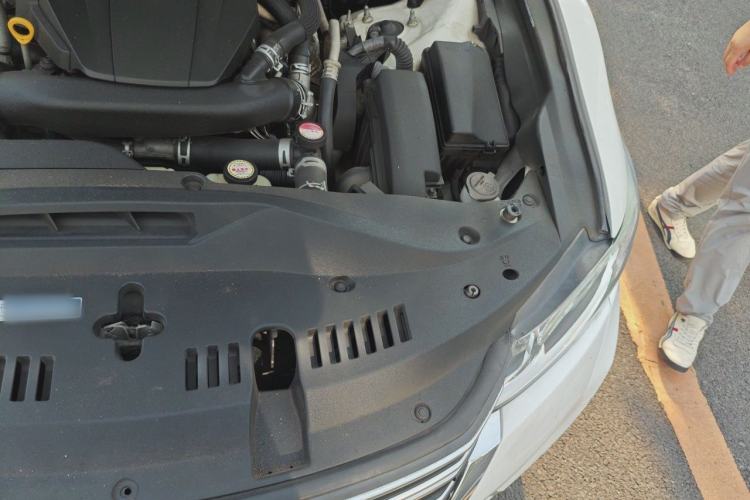 Used Toyota Crown 2015 2.0T Fashion Edition Engine Bay Left