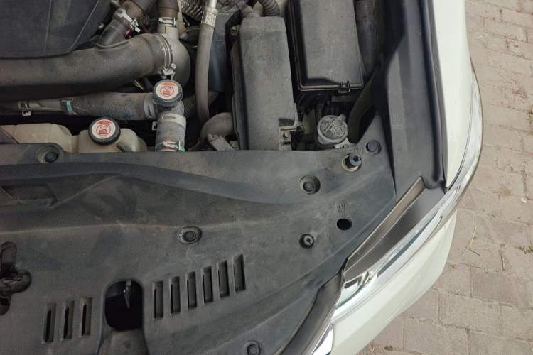 Used Toyota Crown 2015 2.0T Fashion Edition Engine Bay Left