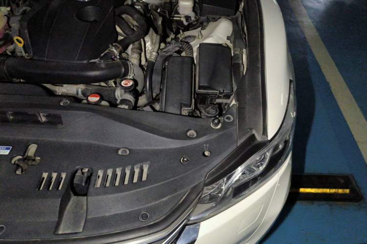Used Toyota Crown 2015 2.0T Fashion Edition Engine Bay Left