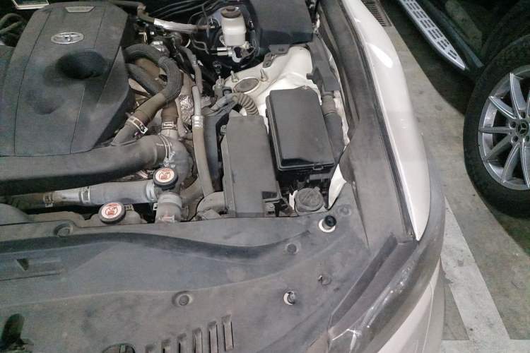 Used Toyota Crown 2015 2.0T Fashion Edition Engine Bay Left