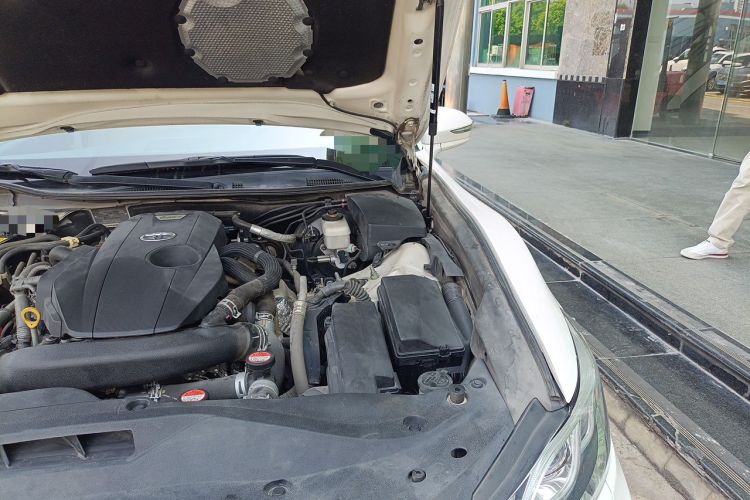 Used Toyota Crown 2015 2.0T Fashion Edition Engine Bay Left