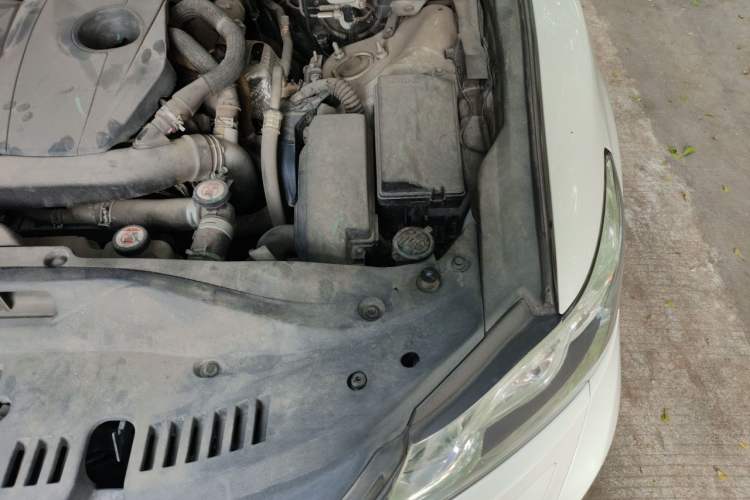 Used Toyota Crown 2015 2.0T Fashion Edition Engine Bay Left