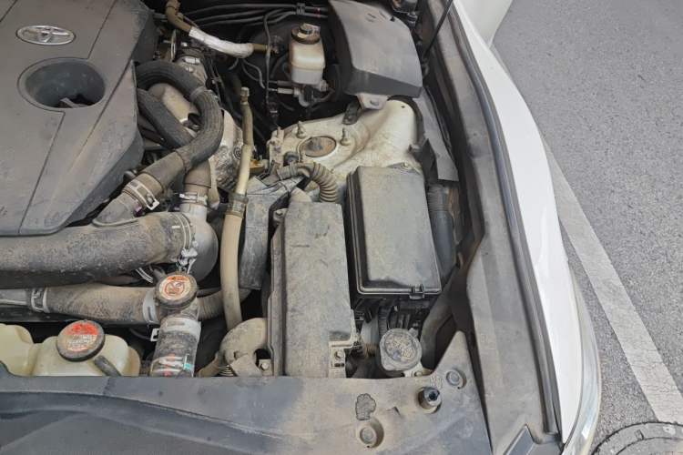 Used Toyota Crown 2015 2.0T Fashion Edition Engine Bay Left