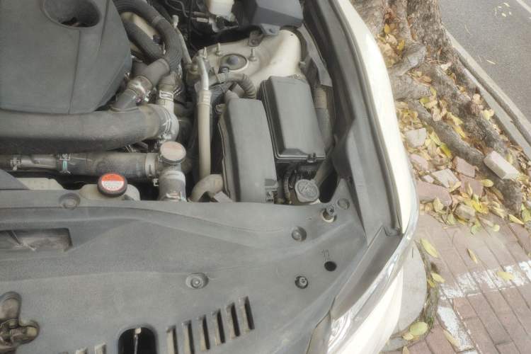 Used Toyota Crown 2015 2.0T Fashion Edition Engine Bay Left