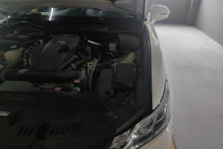 Used Toyota Crown 2015 2.0T Fashion Edition Engine Bay Left