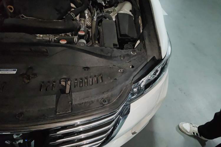 Used Toyota Crown 2015 2.0T Fashion Edition Engine Bay Left