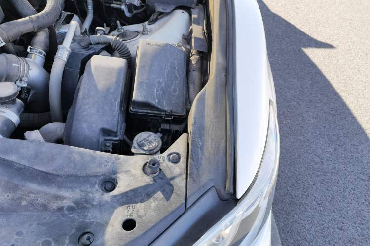 Used Toyota Crown 2015 2.0T Fashion Edition Engine Bay Left