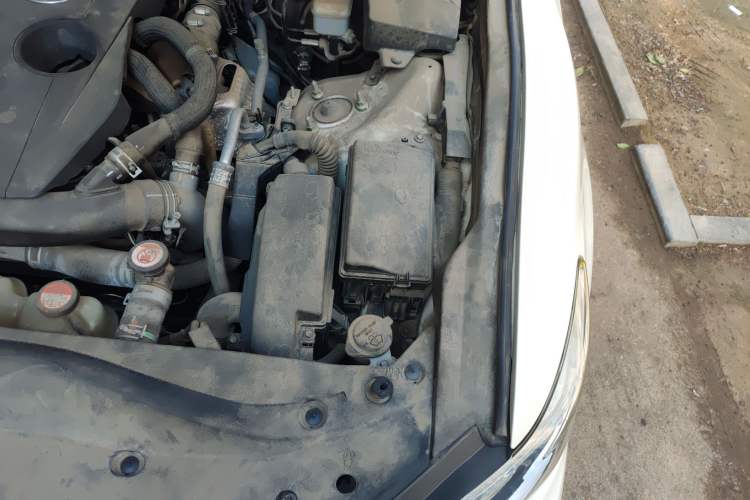 Used Toyota Crown 2015 2.0T Fashion Edition Engine Bay Left