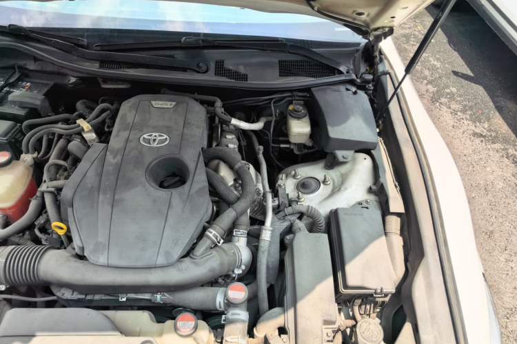 Used Toyota Crown 2015 2.0T Fashion Edition Engine Bay Left