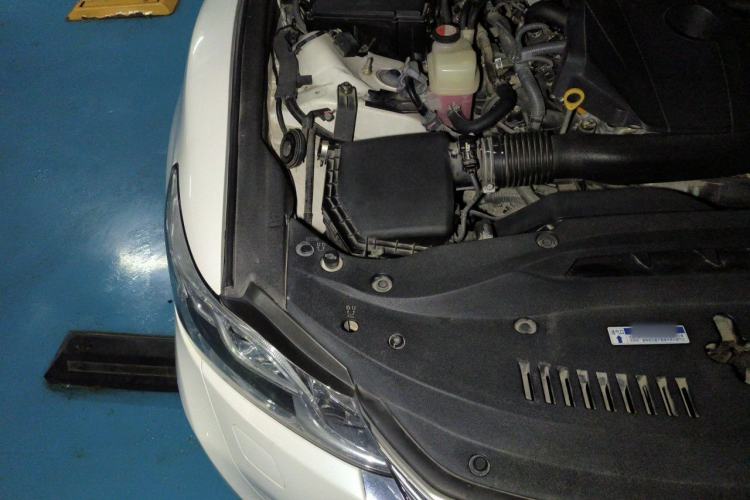 Used Toyota Crown 2015 2.0T Fashion Edition Engine Bay Right