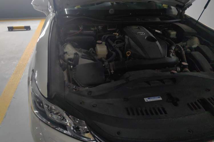 Used Toyota Crown 2015 2.0T Fashion Edition Engine Bay Right