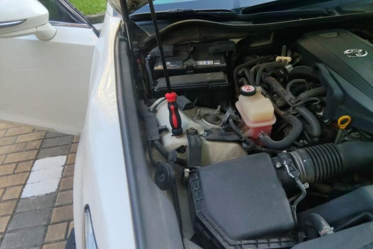 Used Toyota Crown 2015 2.0T Fashion Edition Engine Bay Right