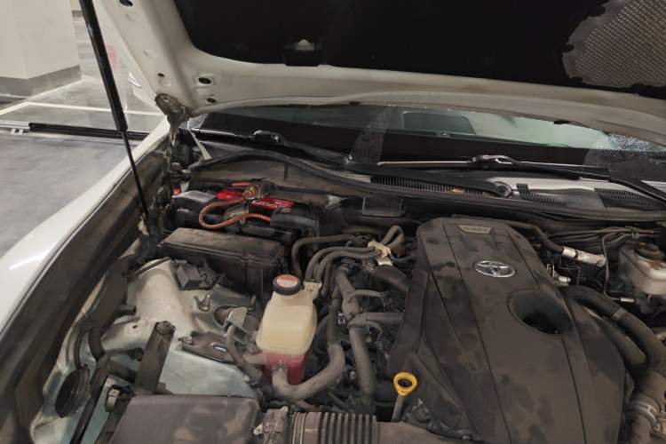Used Toyota Crown 2015 2.0T Fashion Edition Engine Bay Right