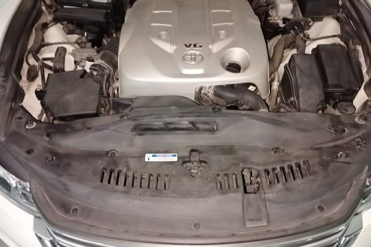 Used Toyota Crown 2015 2.5L Luxury Edition Engine Bay