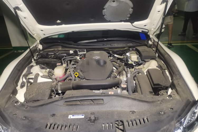 Used Toyota Crown 2015 2.0T Fashion Edition Engine Bay