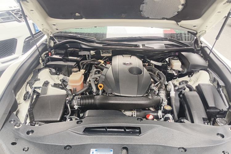 Used Toyota Crown 2015 2.0T Fashion Edition Engine Bay