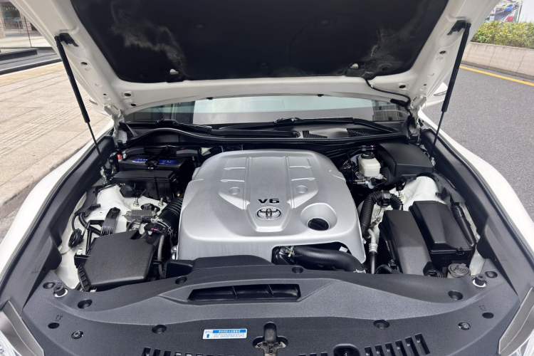 Used Toyota Crown 2015 2.5L Smart Edition Engine Bay