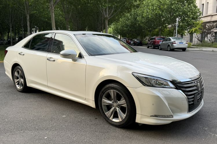 Used Toyota Crown 2015 2.0T Fashion Edition Exterior 1