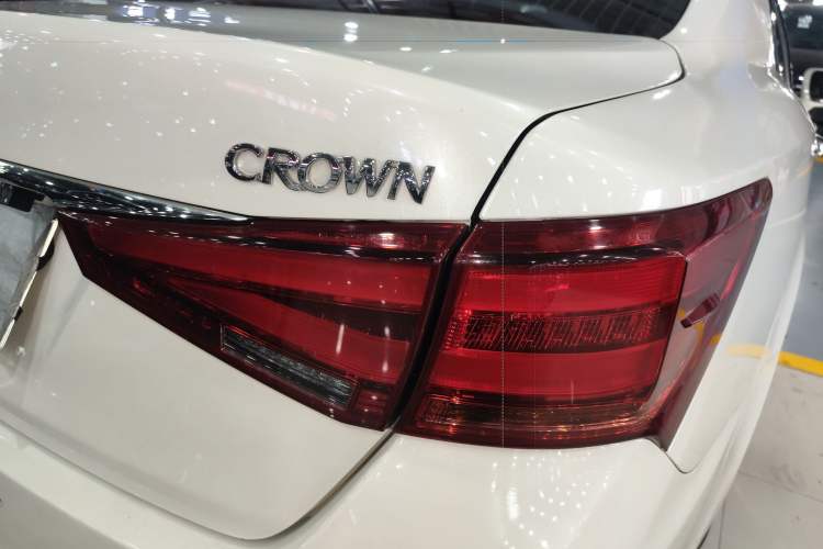 Used Toyota Crown 2015 2.5L Elite Edition Exterior 3