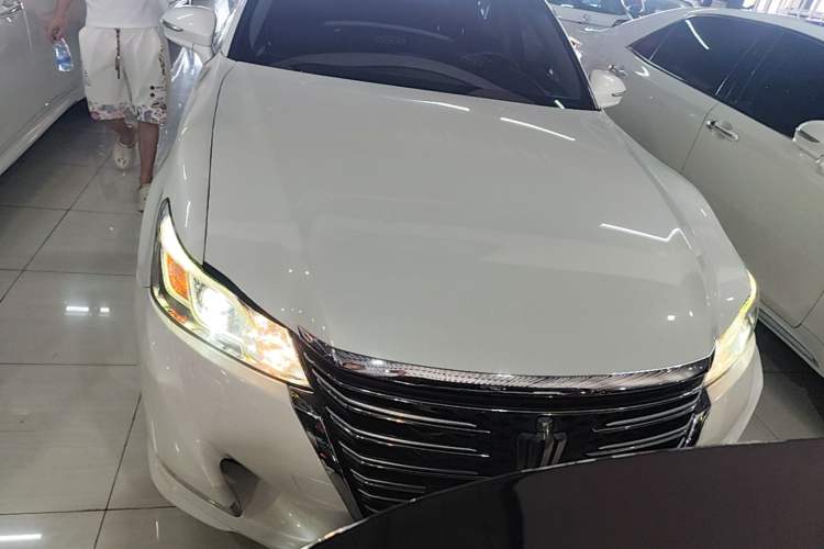 Used Toyota Crown 2015 2.0T Fashion Edition Front